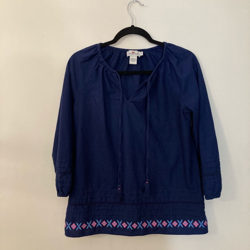 Vineyard Vines embroidered v-neck shirt